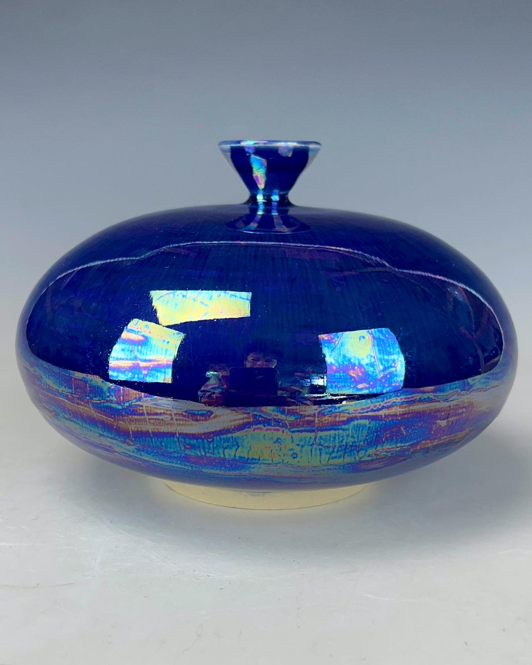 Ceramic Decorative Porcelain Vase with MOP lustre