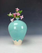 Load image into Gallery viewer, Ceramic Wheel thrown Porcelain Vase