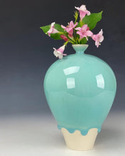 Load image into Gallery viewer, Ceramic Wheel thrown Porcelain Vase