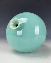 Load image into Gallery viewer, Ceramic Wheel thrown Porcelain Vase